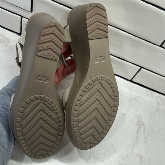 Crocs Womens Leigh II Ankle Strap Wedge Sandals Size 10 Light Beige - Picture 15 of 16